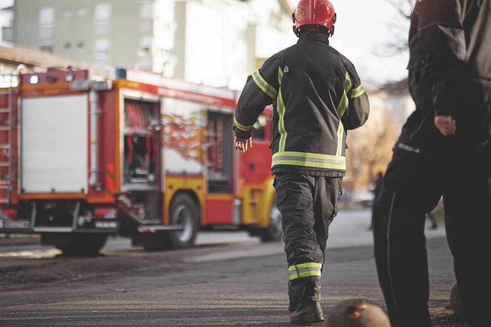 vigili del fuoco in divisa
